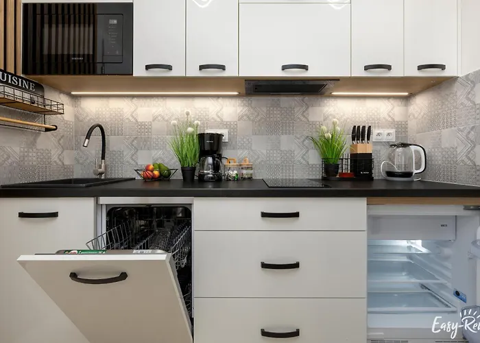 De-lux M - Easy - Rent * Нехоже